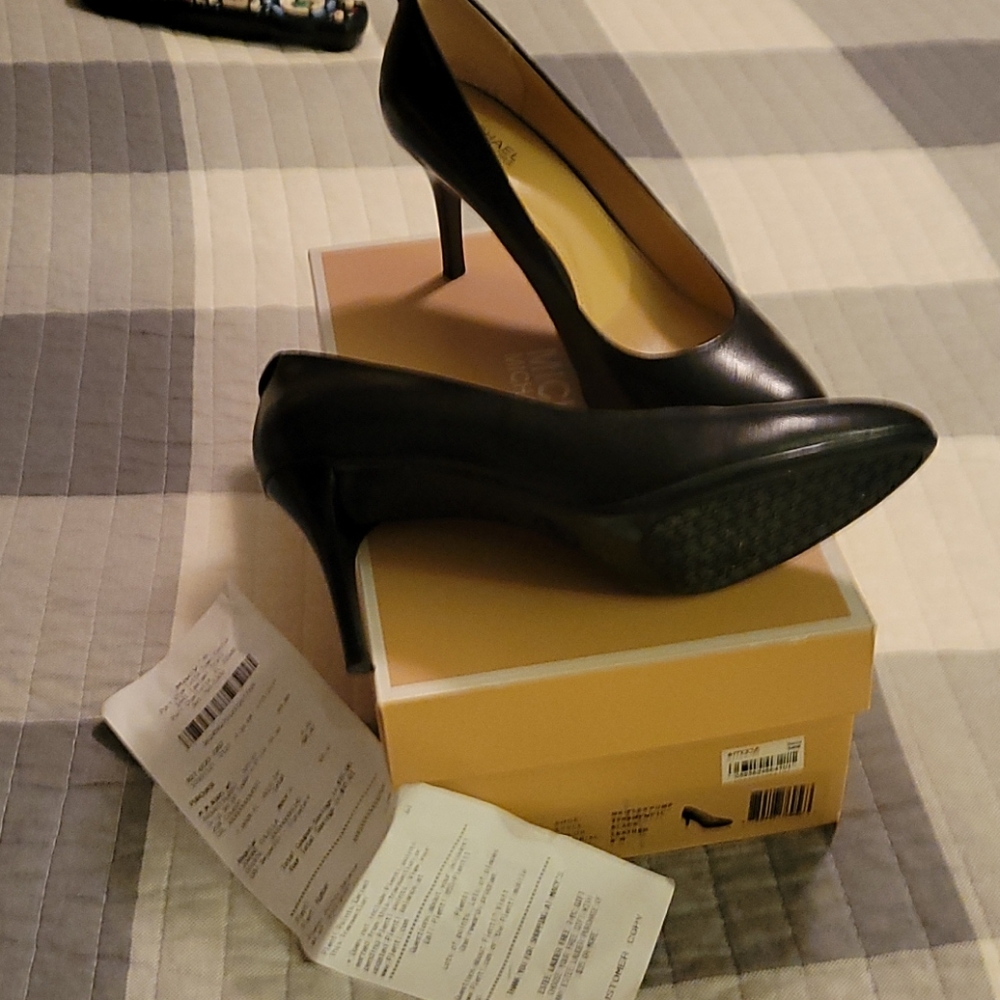 Pumps - Picture 2 of 3